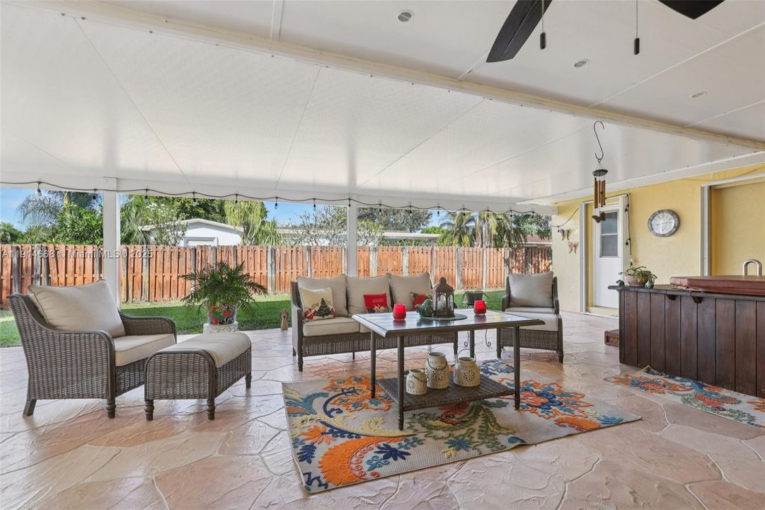 Activo con contrato: $679,000 (3 camas, 2 baños, 1872 Pies cuadrados)