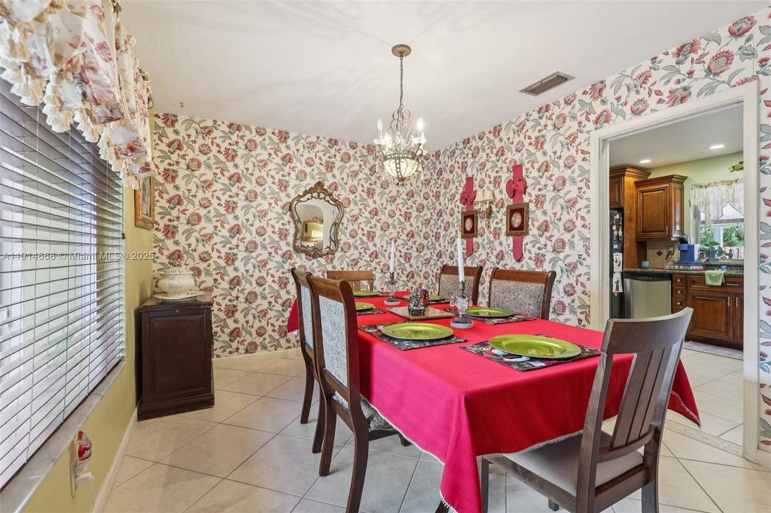 Activo con contrato: $679,000 (3 camas, 2 baños, 1872 Pies cuadrados)