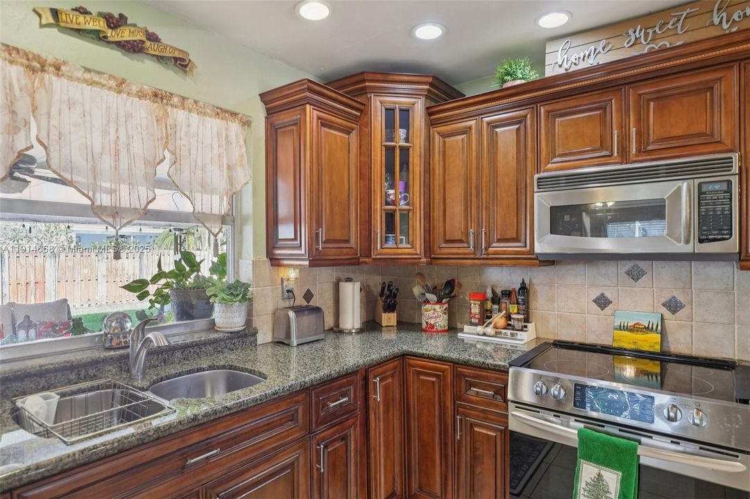 Activo con contrato: $679,000 (3 camas, 2 baños, 1872 Pies cuadrados)