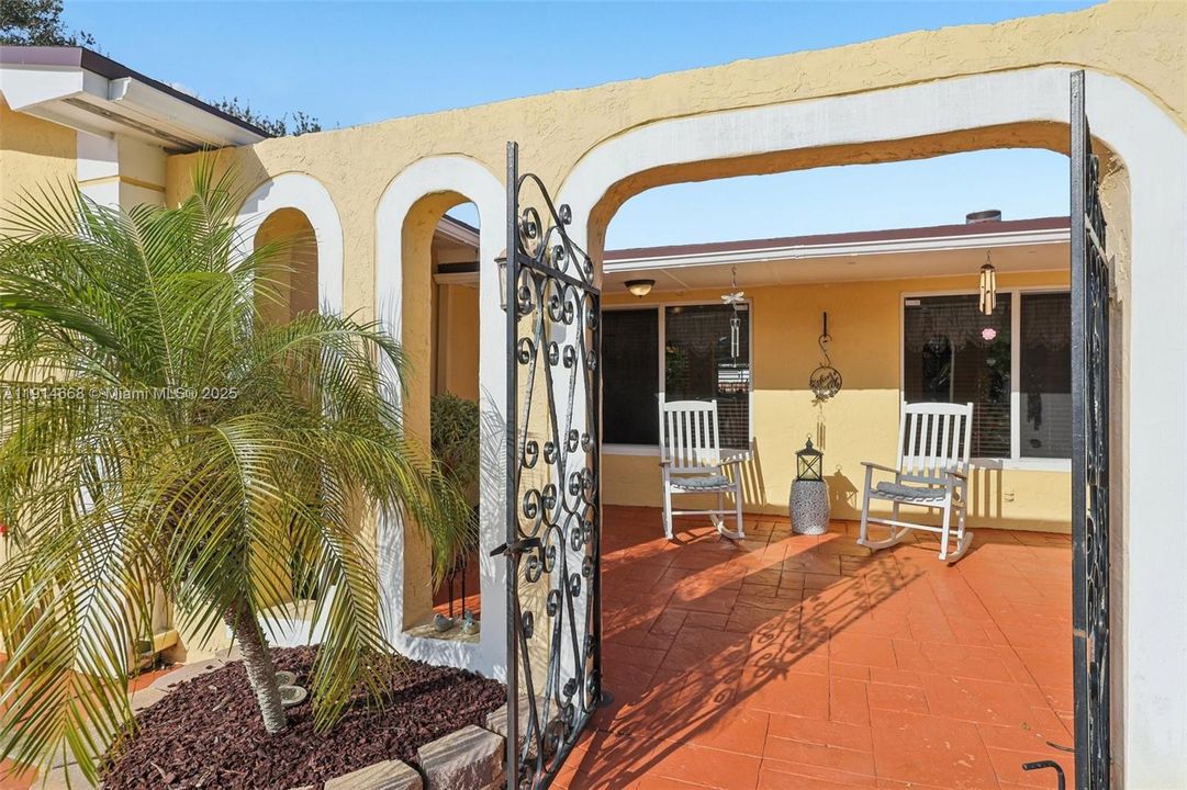 Activo con contrato: $679,000 (3 camas, 2 baños, 1872 Pies cuadrados)