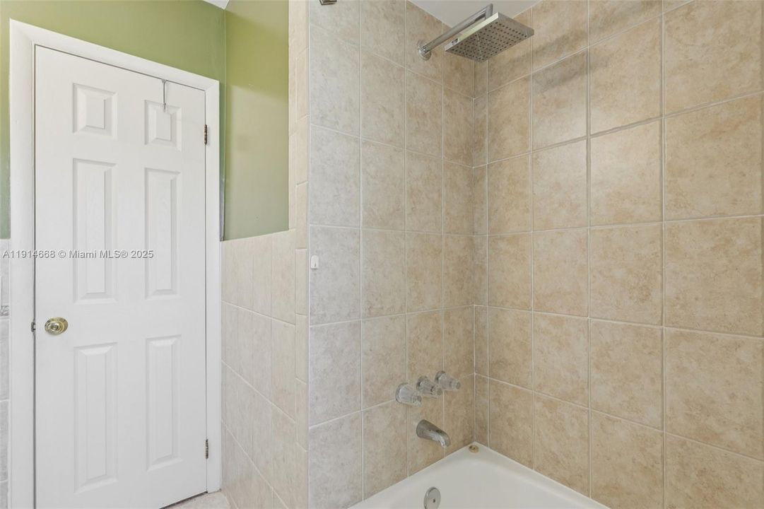 Activo con contrato: $679,000 (3 camas, 2 baños, 1872 Pies cuadrados)