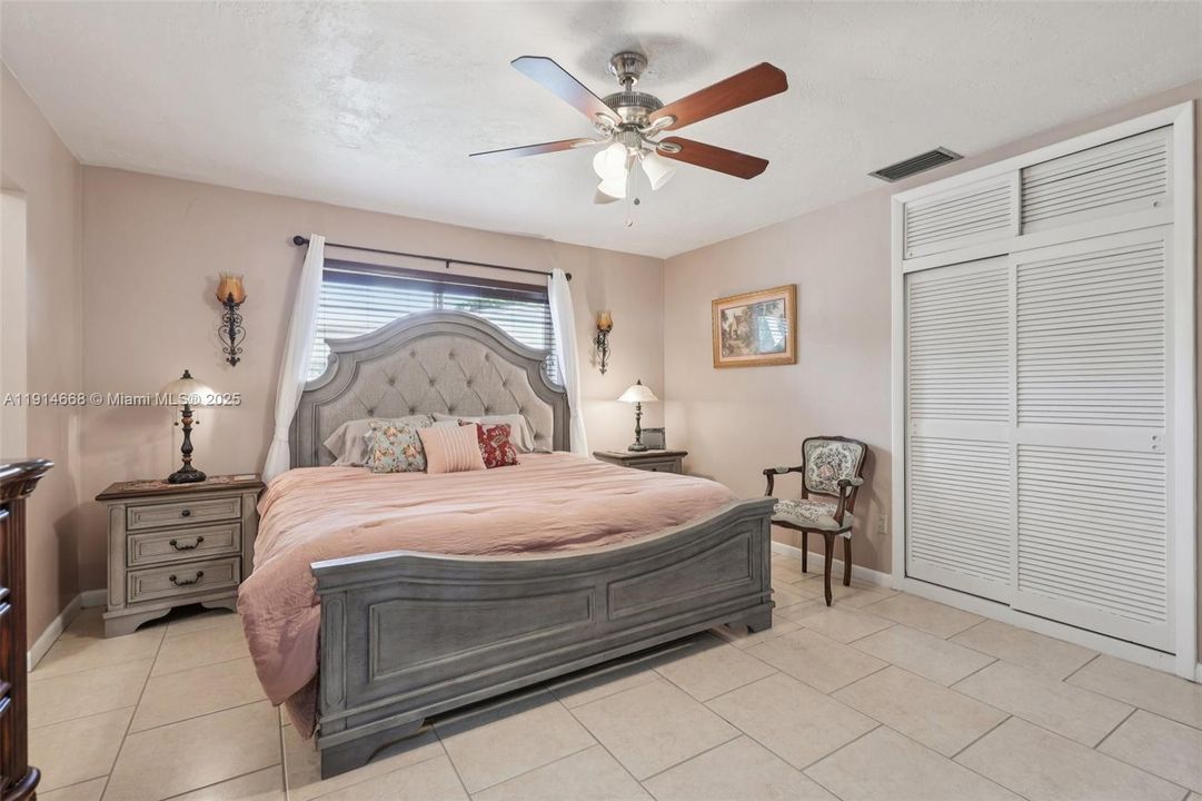 Activo con contrato: $679,000 (3 camas, 2 baños, 1872 Pies cuadrados)