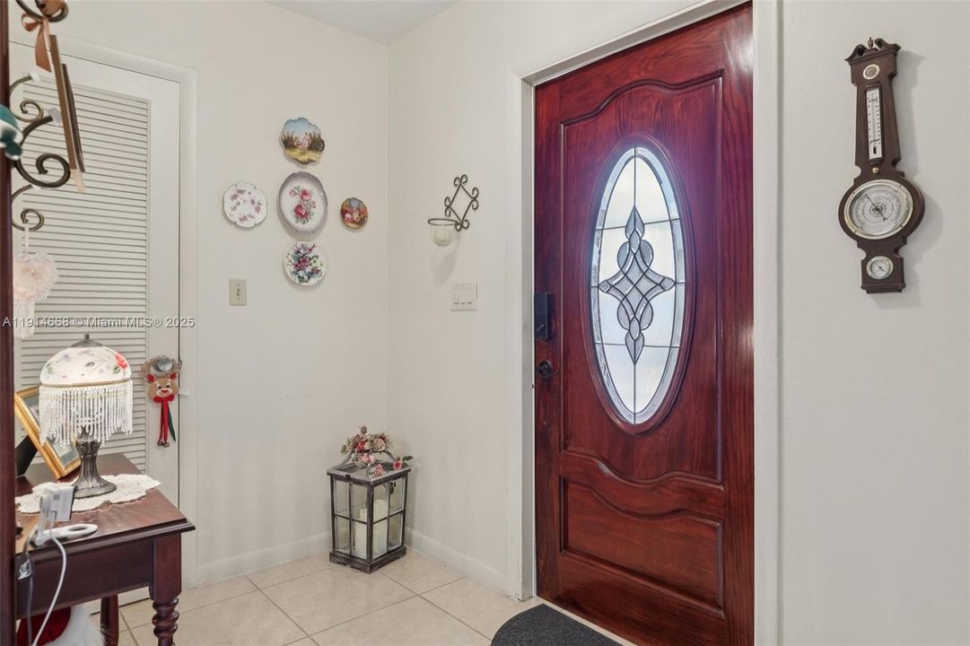 Activo con contrato: $679,000 (3 camas, 2 baños, 1872 Pies cuadrados)
