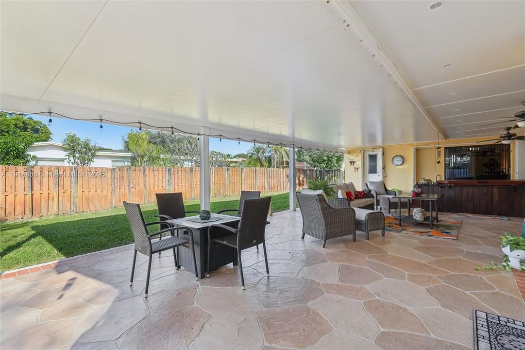 Activo con contrato: $679,000 (3 camas, 2 baños, 1872 Pies cuadrados)