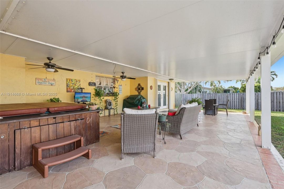 Activo con contrato: $679,000 (3 camas, 2 baños, 1872 Pies cuadrados)