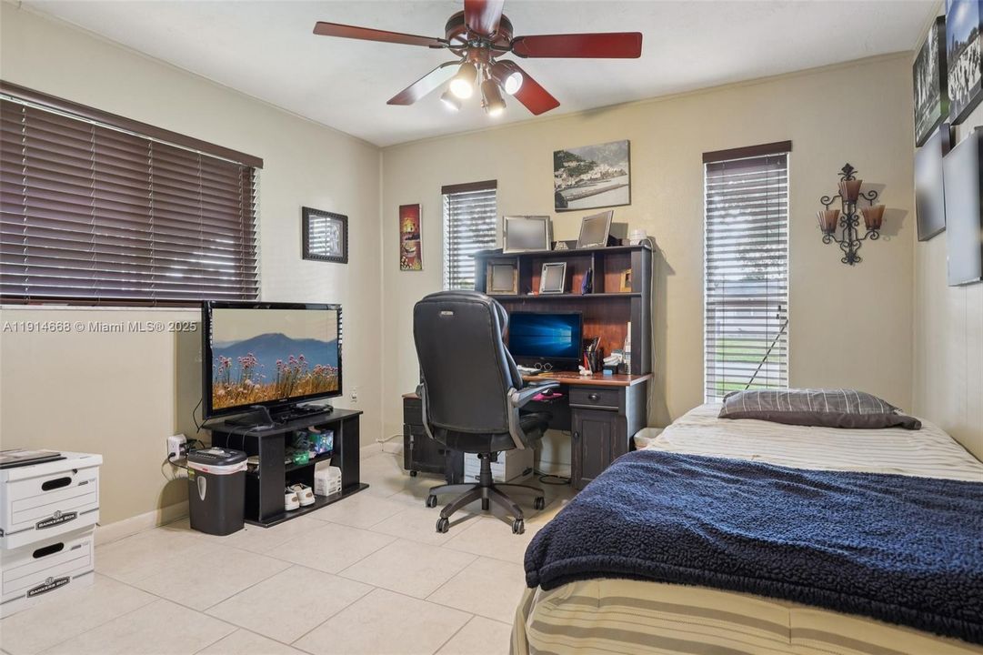 Activo con contrato: $679,000 (3 camas, 2 baños, 1872 Pies cuadrados)