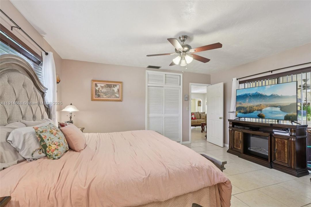 Activo con contrato: $679,000 (3 camas, 2 baños, 1872 Pies cuadrados)