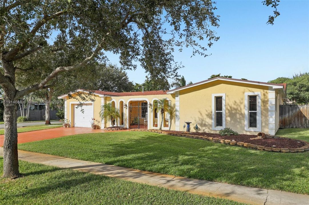 Activo con contrato: $679,000 (3 camas, 2 baños, 1872 Pies cuadrados)