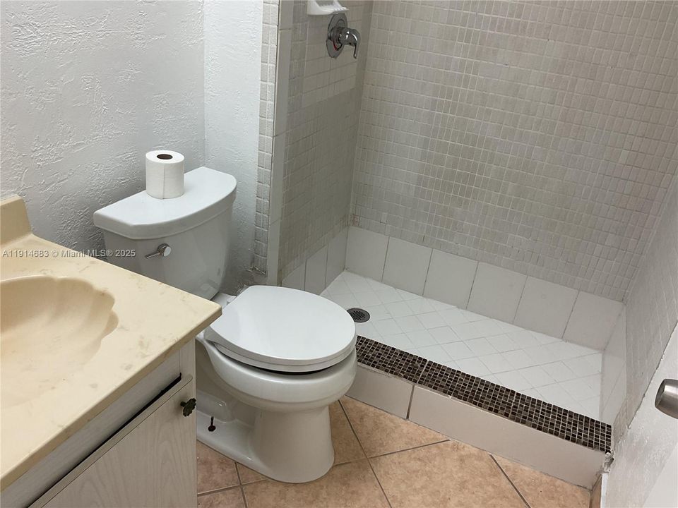 Recently Rented: $1,600 (2 beds, 2 baths, 920 Square Feet)