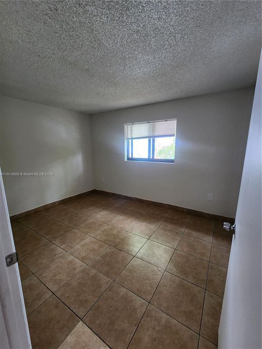 For Rent: $1,950 (2 beds, 1 baths, 24886 Square Feet)