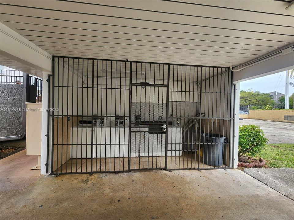 For Rent: $1,950 (2 beds, 1 baths, 24886 Square Feet)