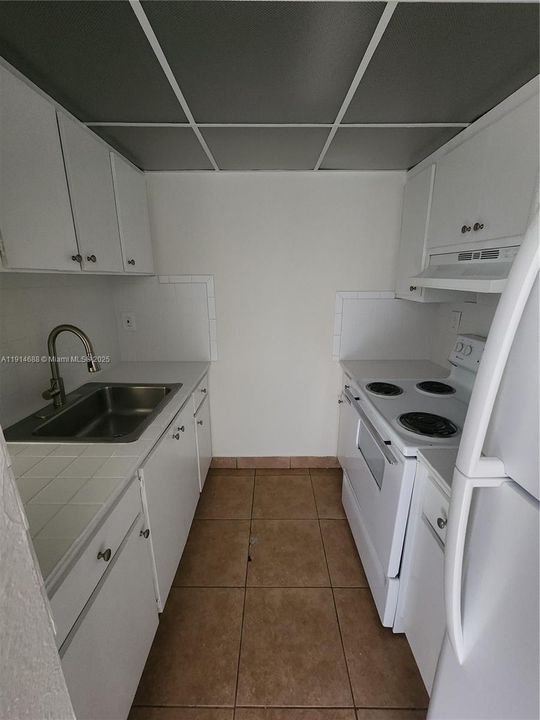 For Rent: $1,950 (2 beds, 1 baths, 24886 Square Feet)