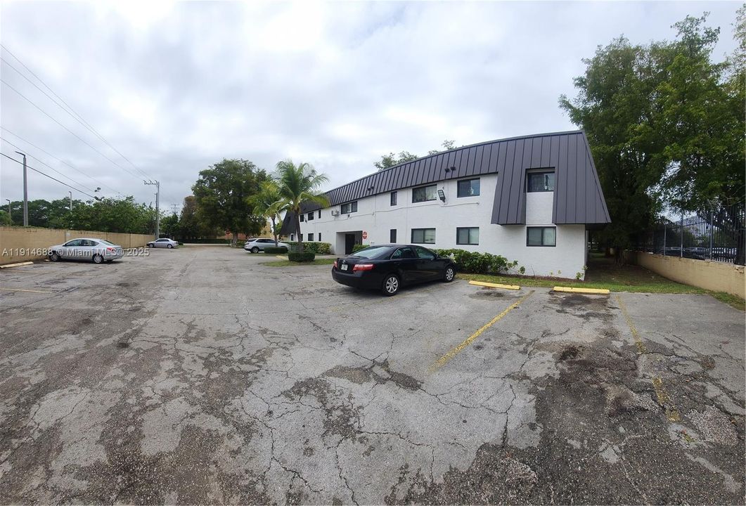 For Rent: $1,950 (2 beds, 1 baths, 24886 Square Feet)