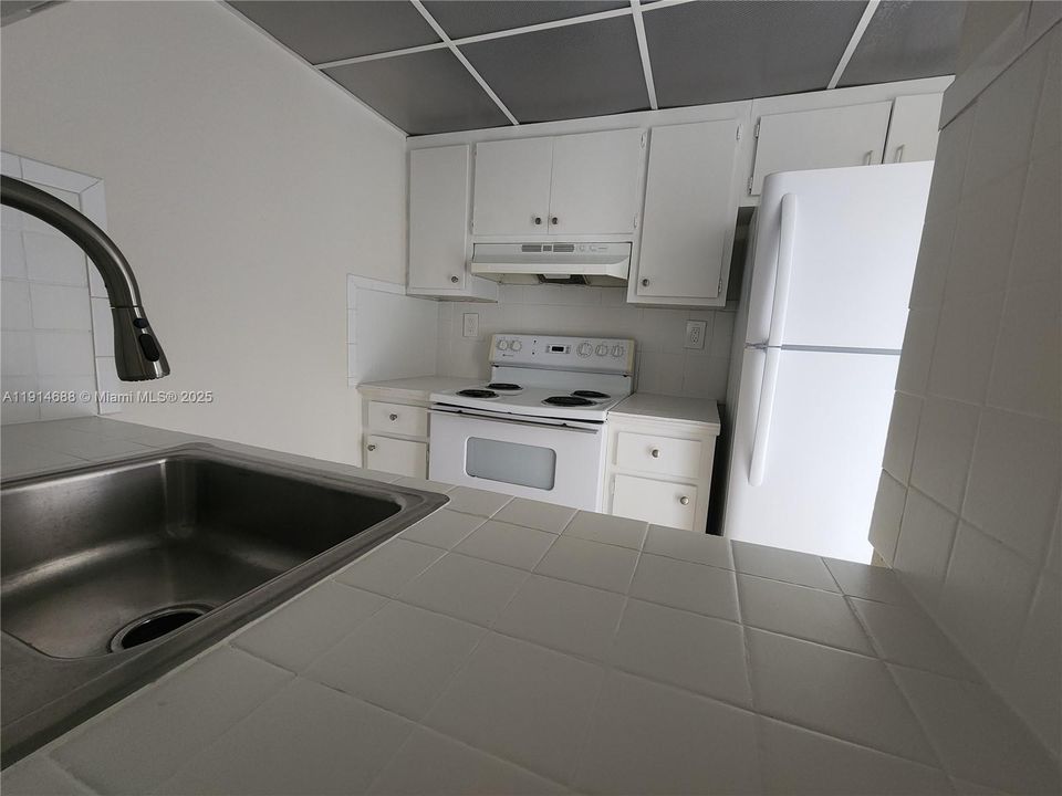 For Rent: $1,950 (2 beds, 1 baths, 24886 Square Feet)