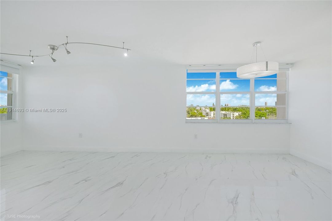 Active With Contract: $379,000 (2 beds, 2 baths, 1100 Square Feet)