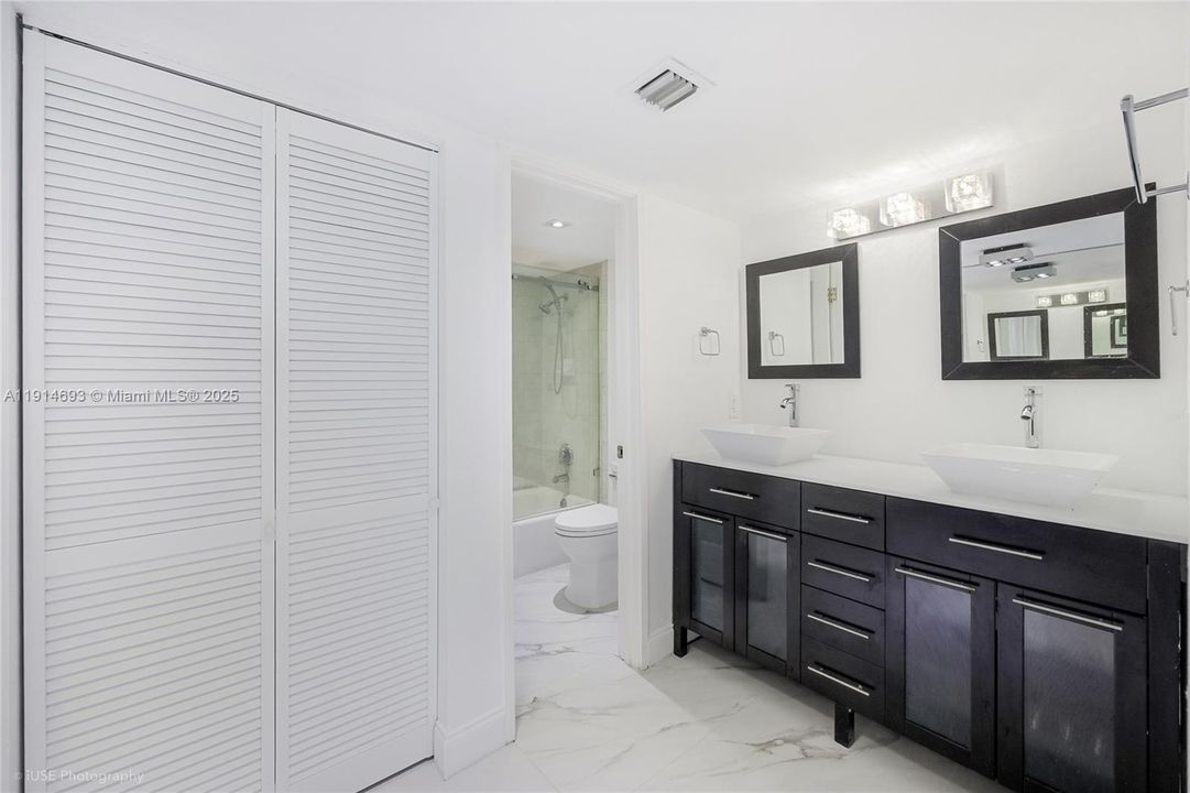 Active With Contract: $379,000 (2 beds, 2 baths, 1100 Square Feet)