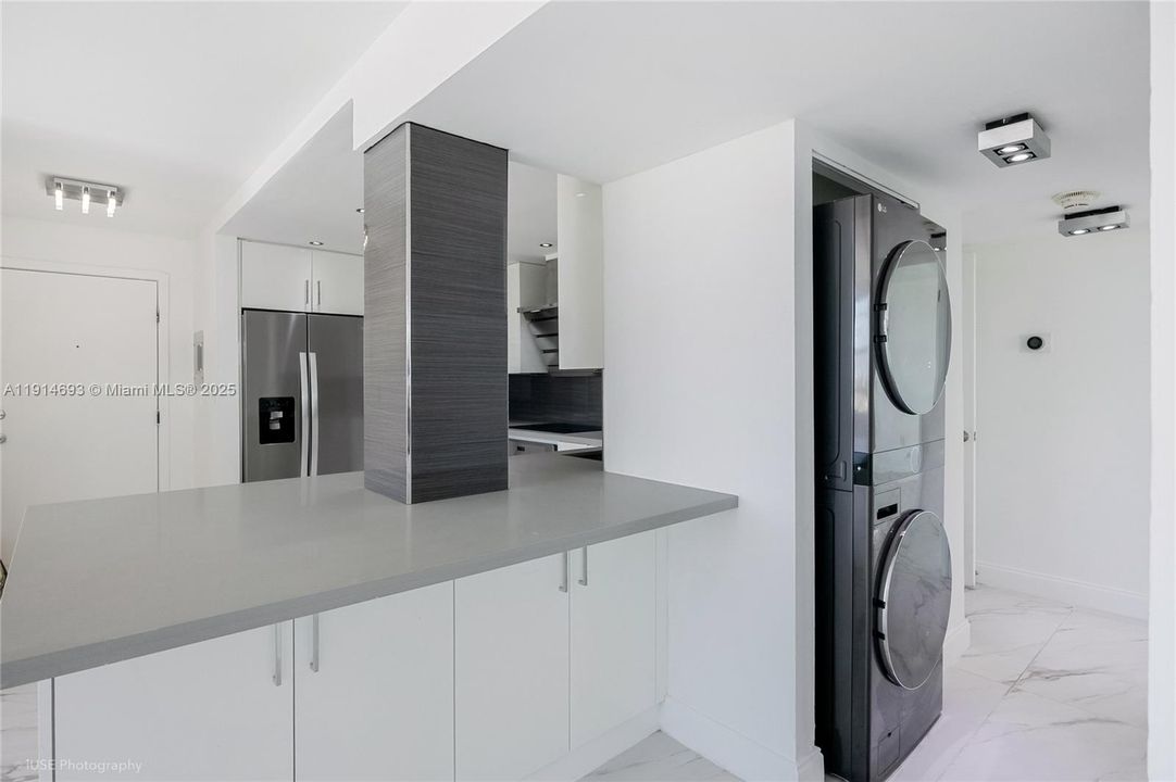 Active With Contract: $379,000 (2 beds, 2 baths, 1100 Square Feet)