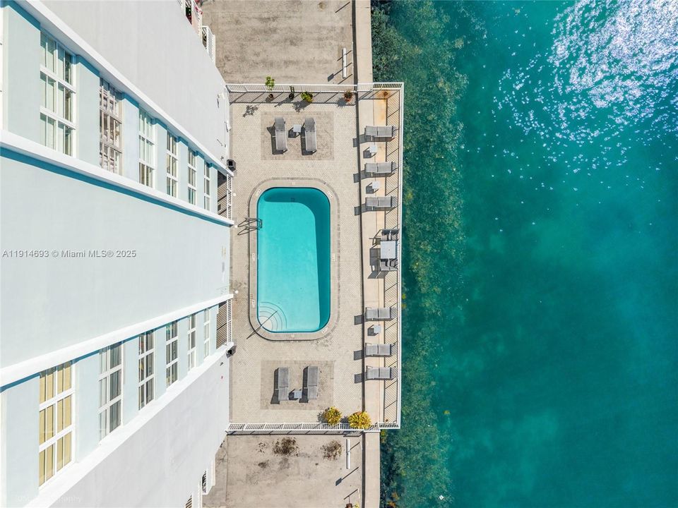 Active With Contract: $379,000 (2 beds, 2 baths, 1100 Square Feet)