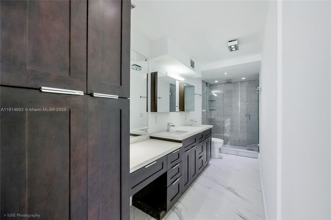 Active With Contract: $379,000 (2 beds, 2 baths, 1100 Square Feet)