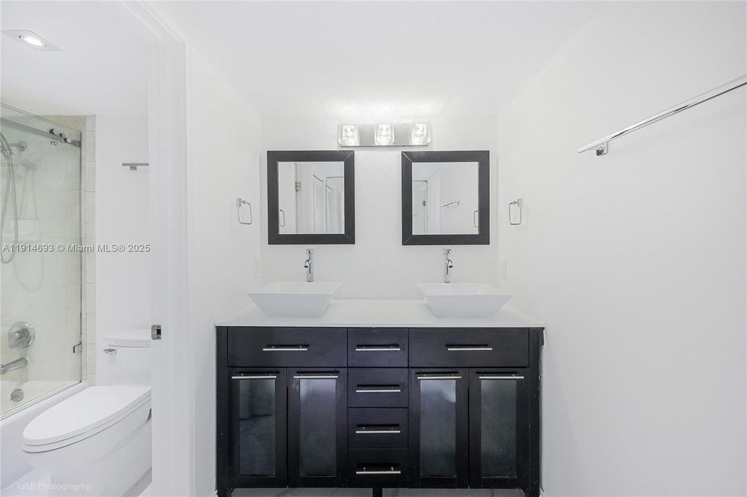 Active With Contract: $379,000 (2 beds, 2 baths, 1100 Square Feet)