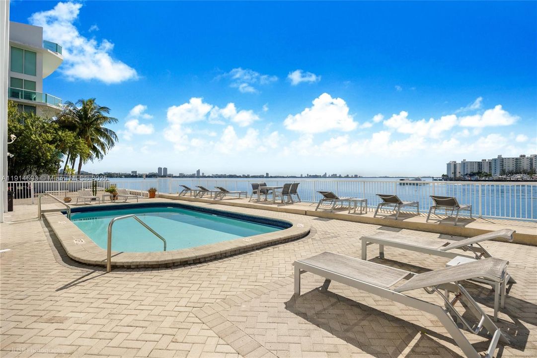 Active With Contract: $379,000 (2 beds, 2 baths, 1100 Square Feet)