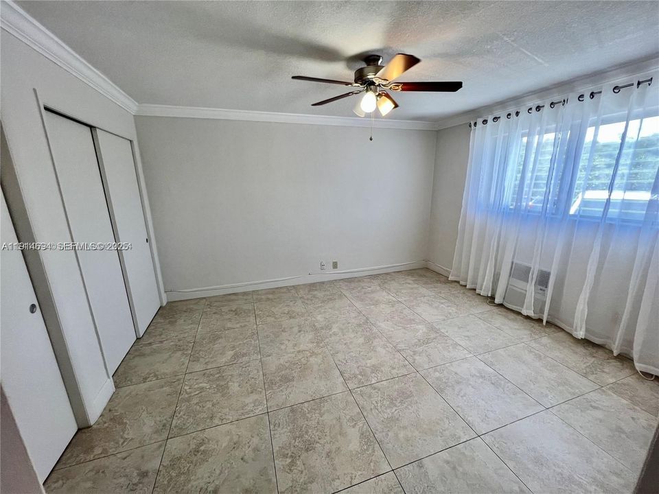 待售: $399,000 (2 贝兹, 1 浴室, 930 平方英尺)