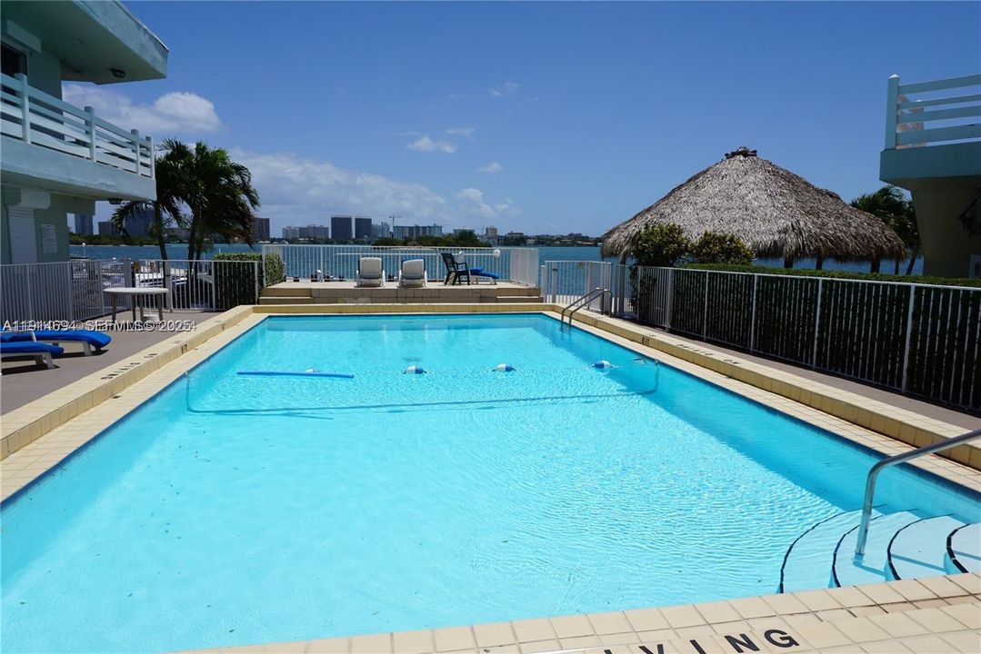 待售: $399,000 (2 贝兹, 1 浴室, 930 平方英尺)