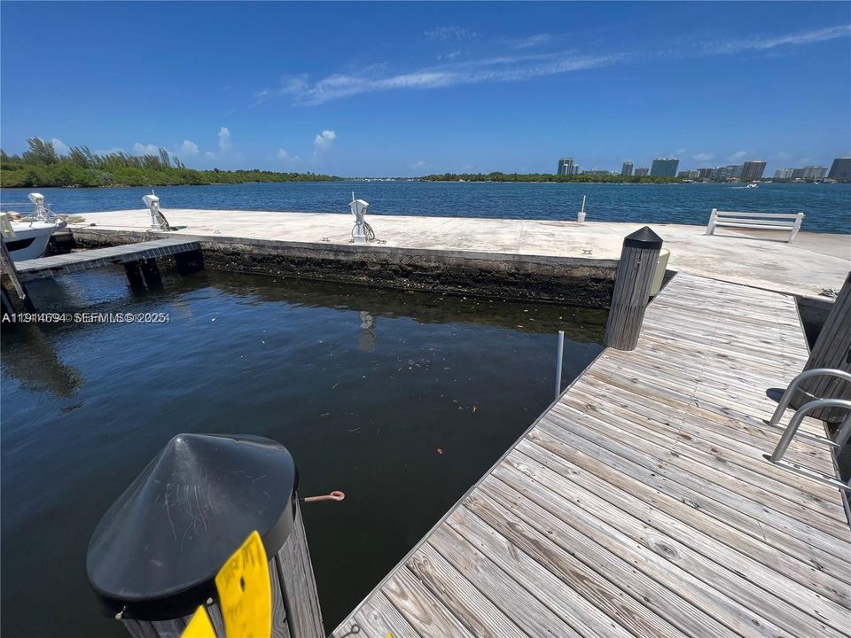 待售: $399,000 (2 贝兹, 1 浴室, 930 平方英尺)