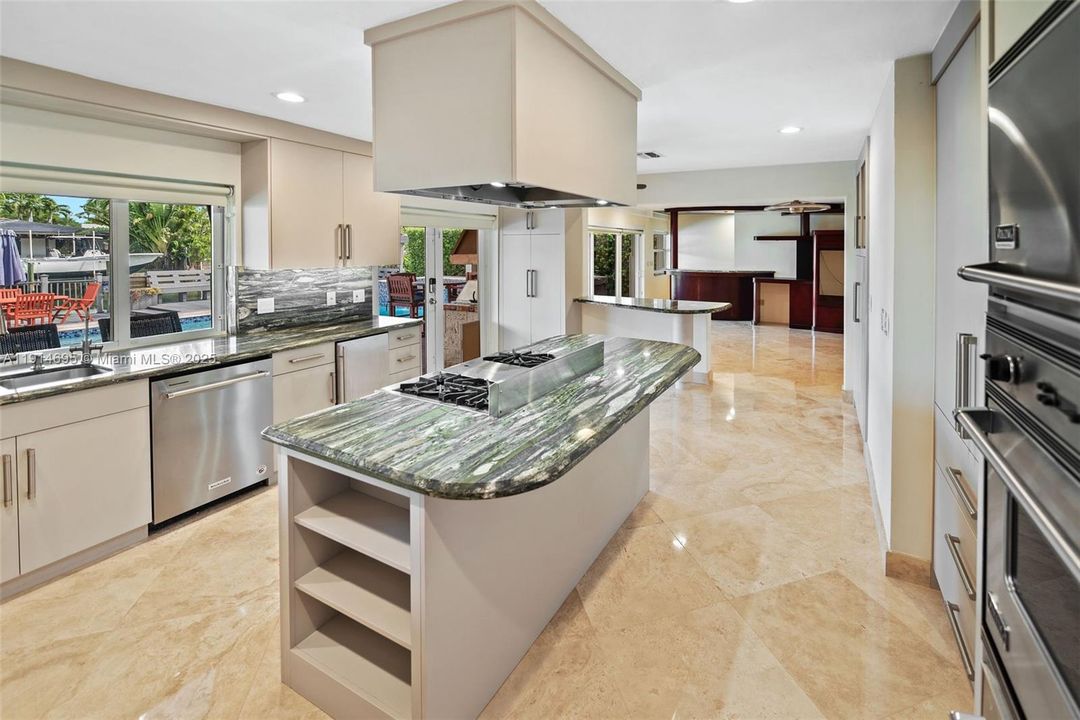 DESIGNER ITALIAN CENTER ISLAND NATURAL GAS ZUB ZERO WOLF KITCHEN