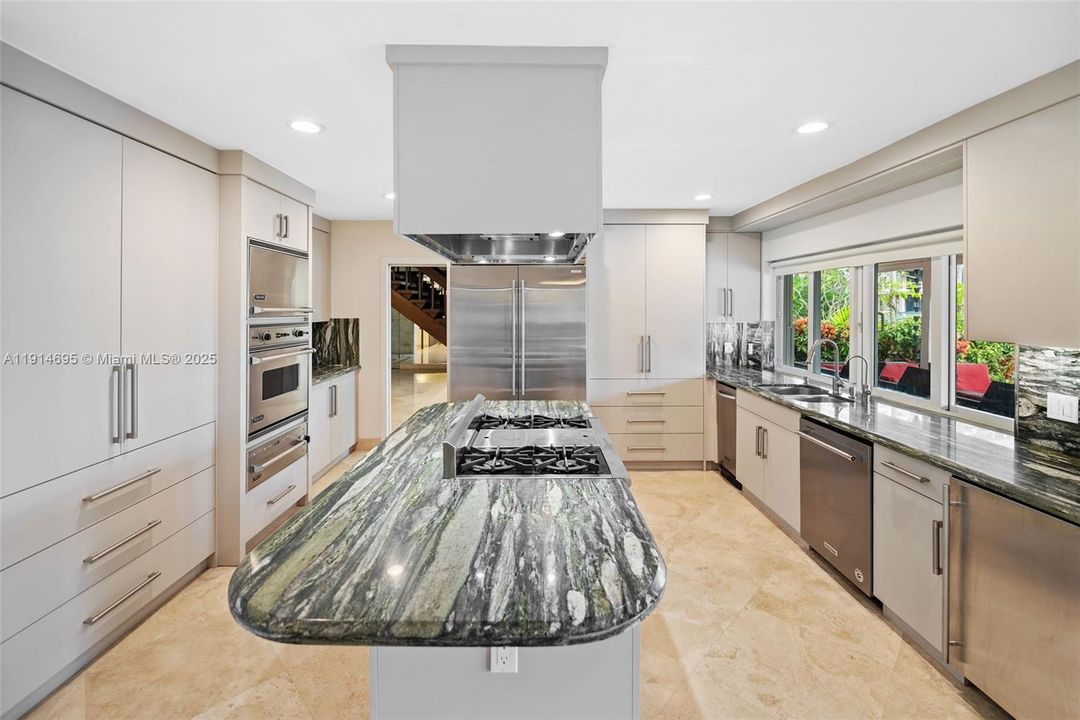 DESIGNER ITALIAN CENTER ISLAND NATURAL GAS ZUB ZERO WOLF KITCHEN