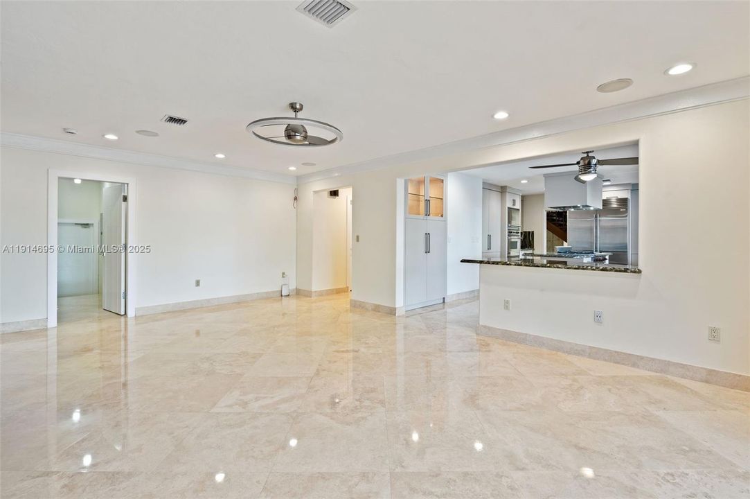 LARGE THEATRE ROOM WITH WET BAR
