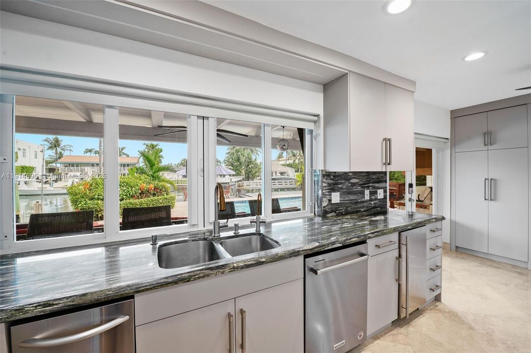 DESIGNER ITALIAN CENTER ISLAND NATURAL GAS ZUB ZERO WOLF KITCHEN