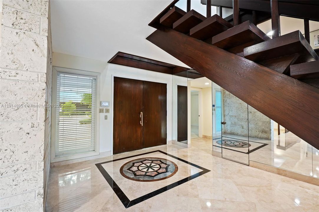 GRAND DBL DOOR ENTRY FOYER