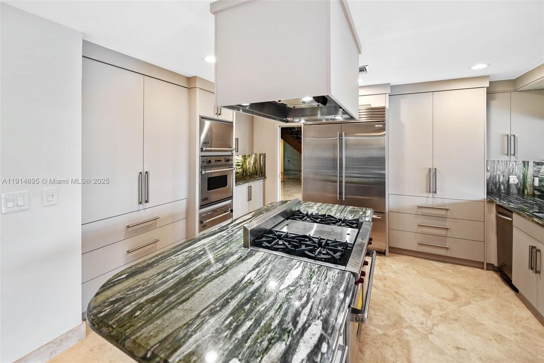 DESIGNER ITALIAN CENTER ISLAND NATURAL GAS ZUB ZERO WOLF KITCHEN