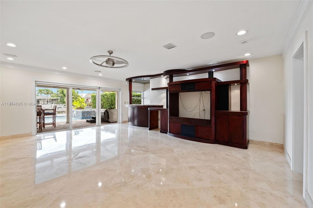 LARGE THEATRE ROOM WITH WET BAR