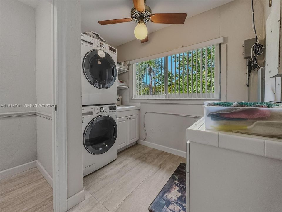 待售: $2,650,000 (4 贝兹, 3 浴室, 3059 平方英尺)