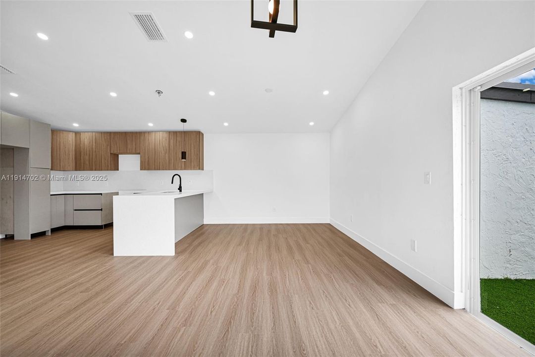 Active With Contract: $589,000 (4 beds, 2 baths, 1349 Square Feet)