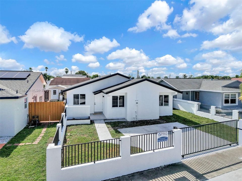 Active With Contract: $589,000 (4 beds, 2 baths, 1349 Square Feet)