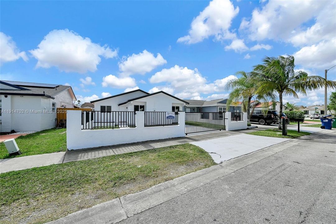 Active With Contract: $589,000 (4 beds, 2 baths, 1349 Square Feet)