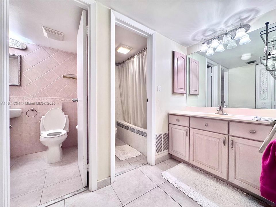 待售: $194,750 (1 贝兹, 1 浴室, 741 平方英尺)