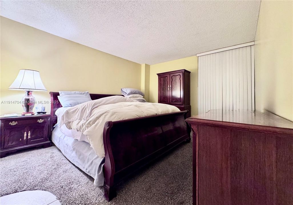 待售: $194,750 (1 贝兹, 1 浴室, 741 平方英尺)