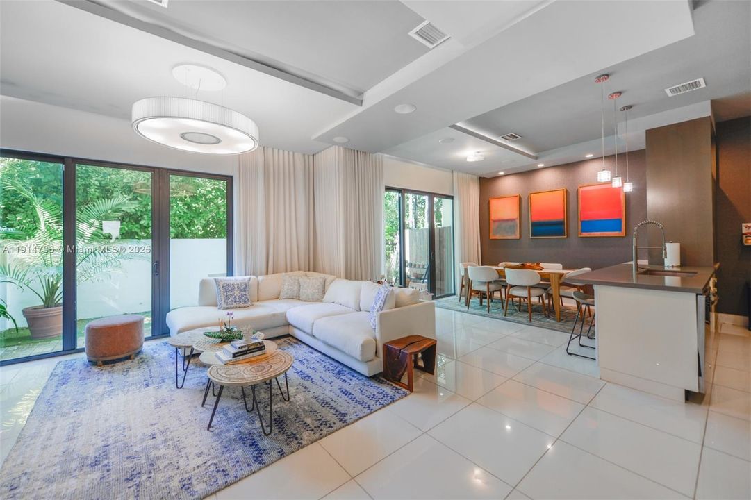 На продажу: $1,600,000 (3 спален, 2 ванн, 2577 Квадратных фут)