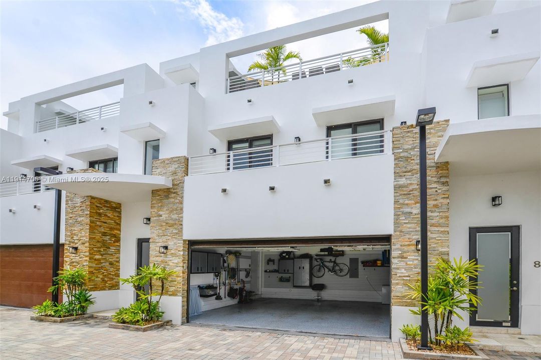 DOUBLE CAR GARAGE ON GATED COMMUNITY