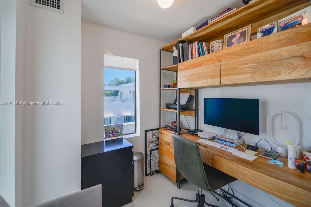 3RD FLOOR - OFFICE SPACE. SEPARATE SPACE FOR WORK OFFICE WITH ACCESS TO ROOF TOP.