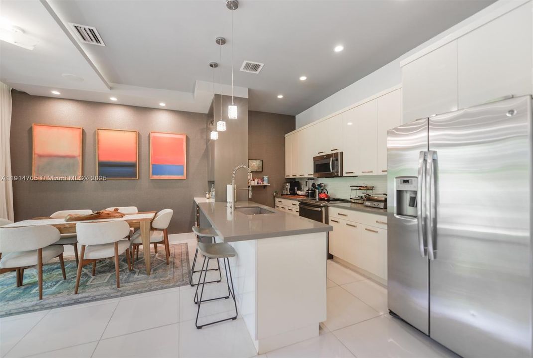 На продажу: $1,600,000 (3 спален, 2 ванн, 2577 Квадратных фут)