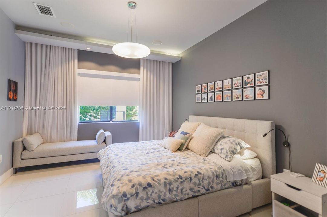 2ND FLOOR - MASTER BED