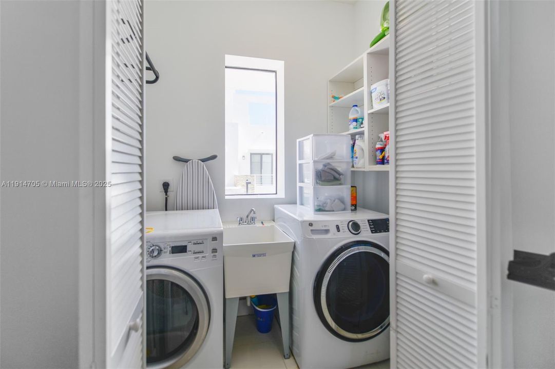 На продажу: $1,600,000 (3 спален, 2 ванн, 2577 Квадратных фут)