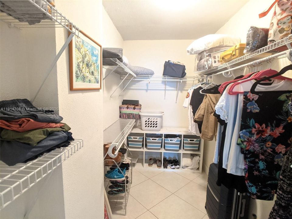 For Rent: $3,000 (1 beds, 1 baths, 850 Square Feet)