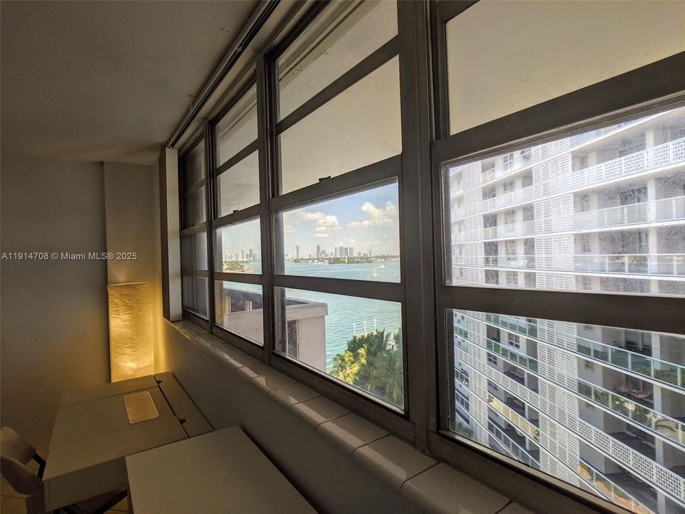 For Rent: $3,000 (1 beds, 1 baths, 850 Square Feet)