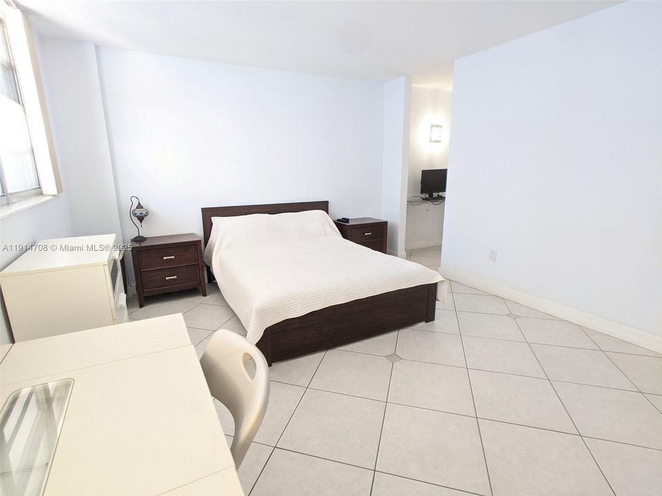 For Rent: $3,000 (1 beds, 1 baths, 850 Square Feet)